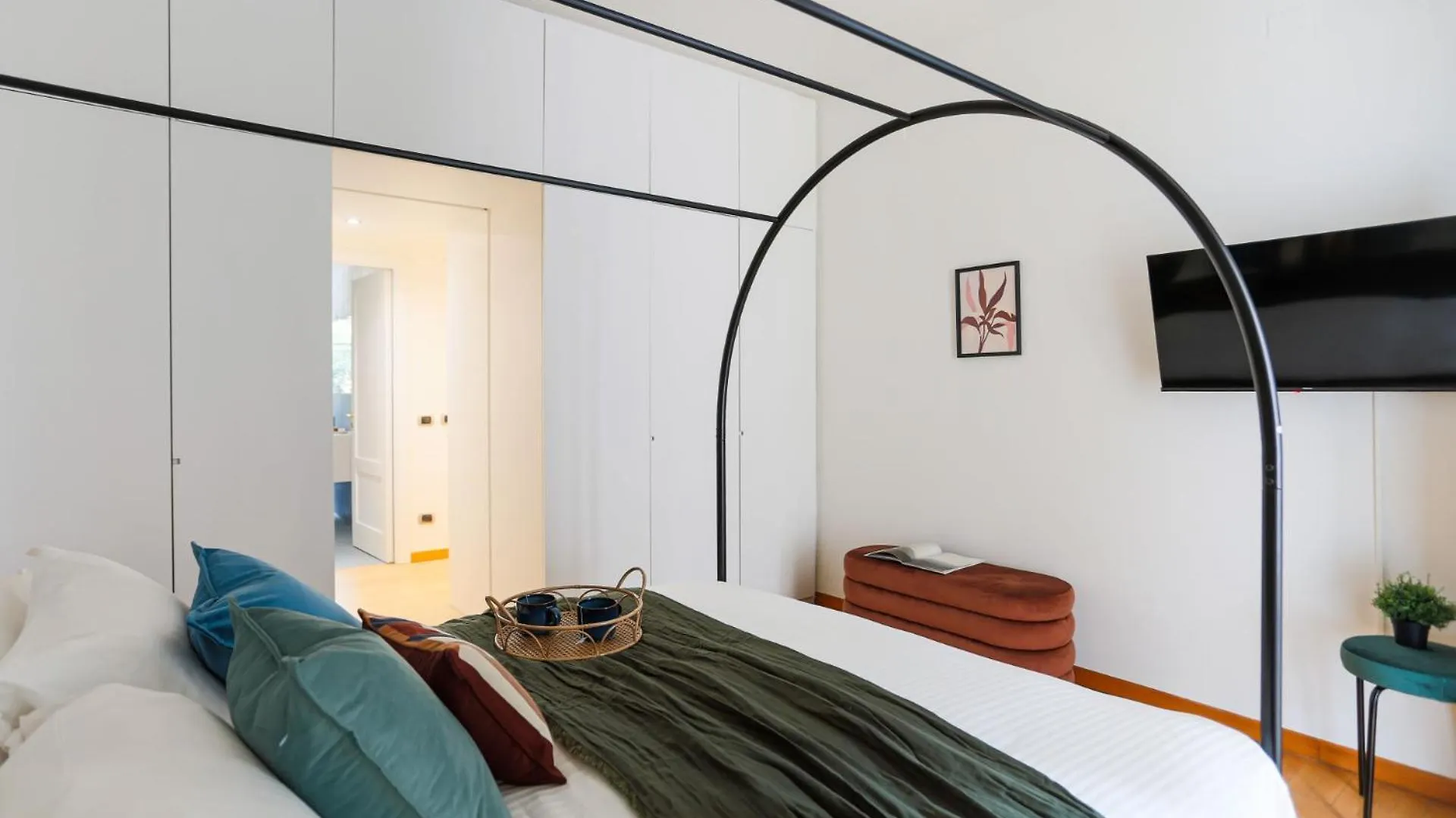 The Best Rent - Spacious Three-Bedroom Apartment In The Heart Of Milan 0*,