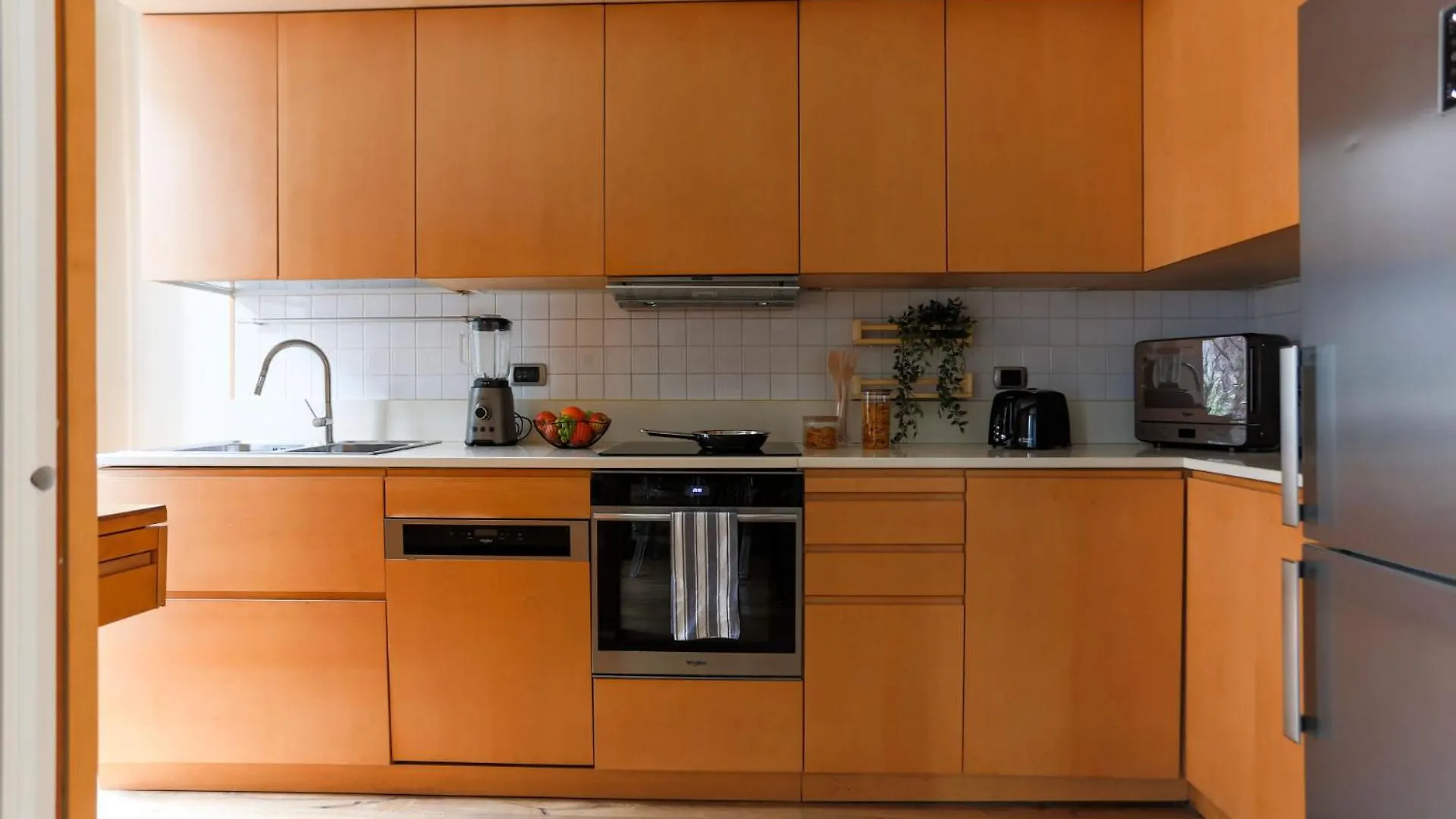 The Best Rent - Spacious Three-Bedroom Apartment In The Heart Of Milan