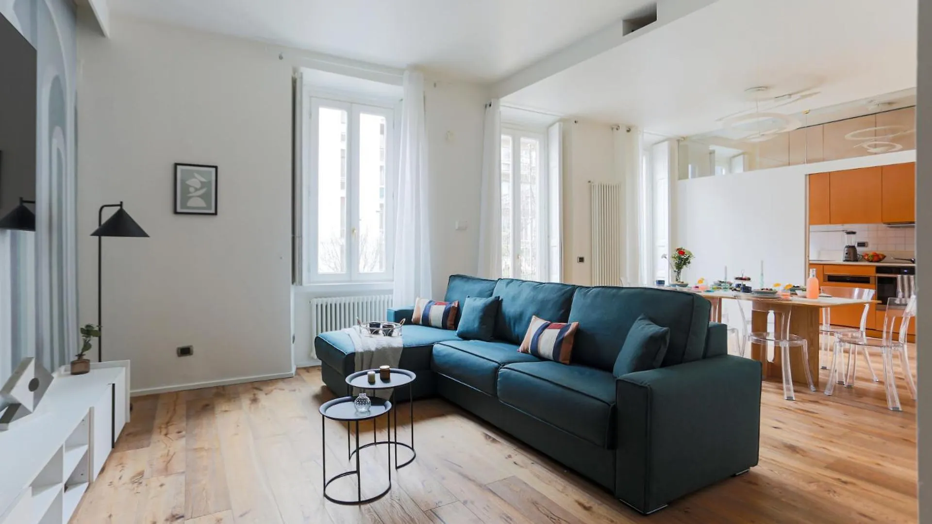 The Best Rent - Spacious Three-Bedroom Apartment In The Heart Of Milan Italy