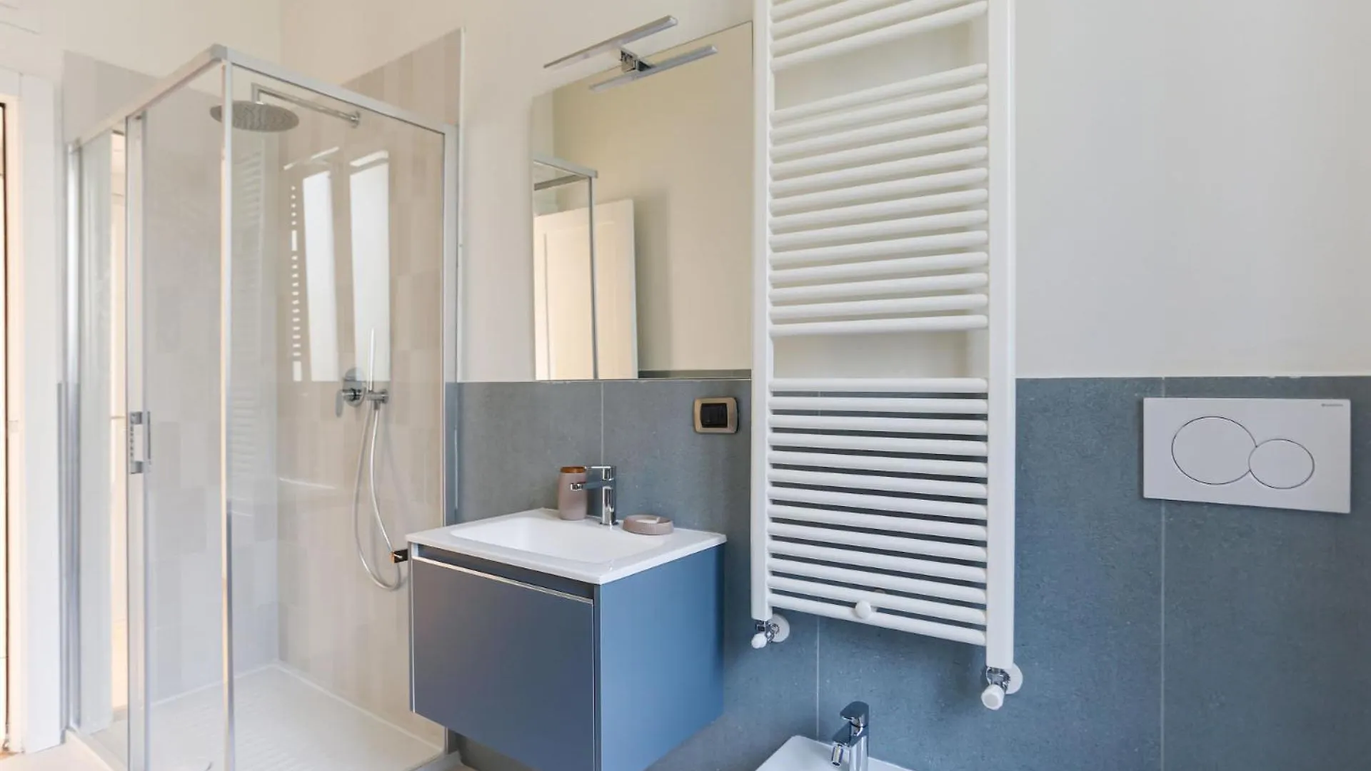 The Best Rent - Spacious Three-Bedroom Apartment In The Heart Of Milan 0*,  Italy